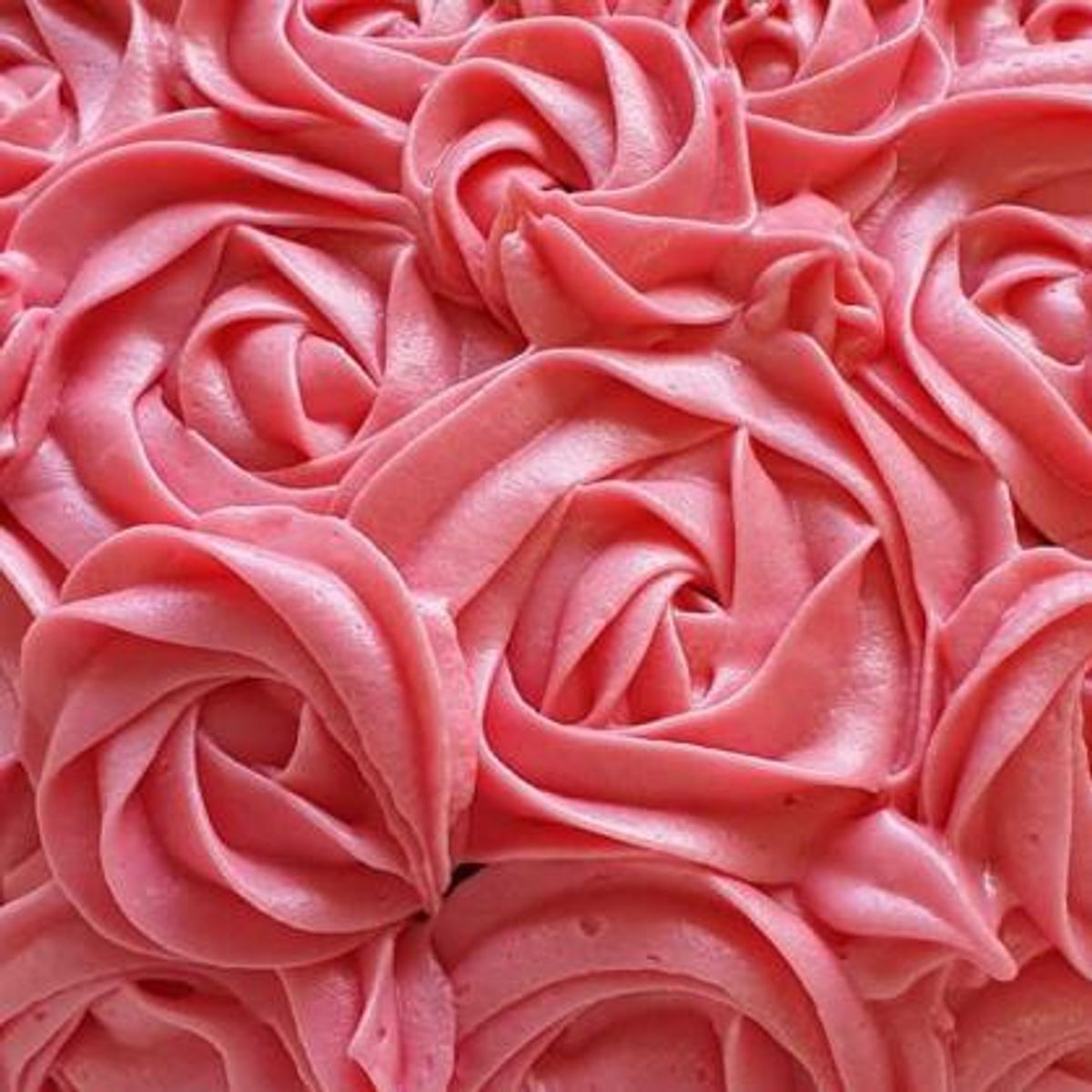 Rosepyntet gulrotkake, rund